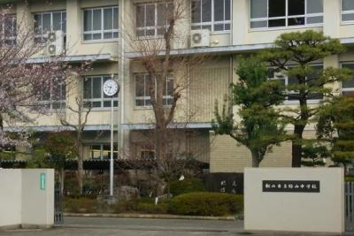 勝山中学校